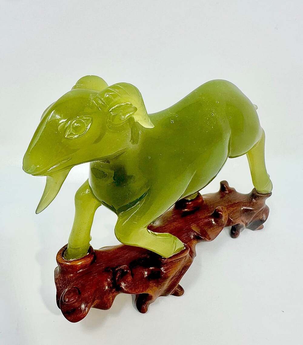 Chinese Jade Ram Figurine Serpentine / Xiuyan VTG Statue Year of the Goat
